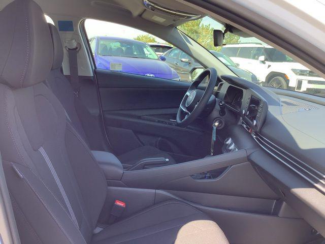 2025 Hyundai Elantra SE photo 20