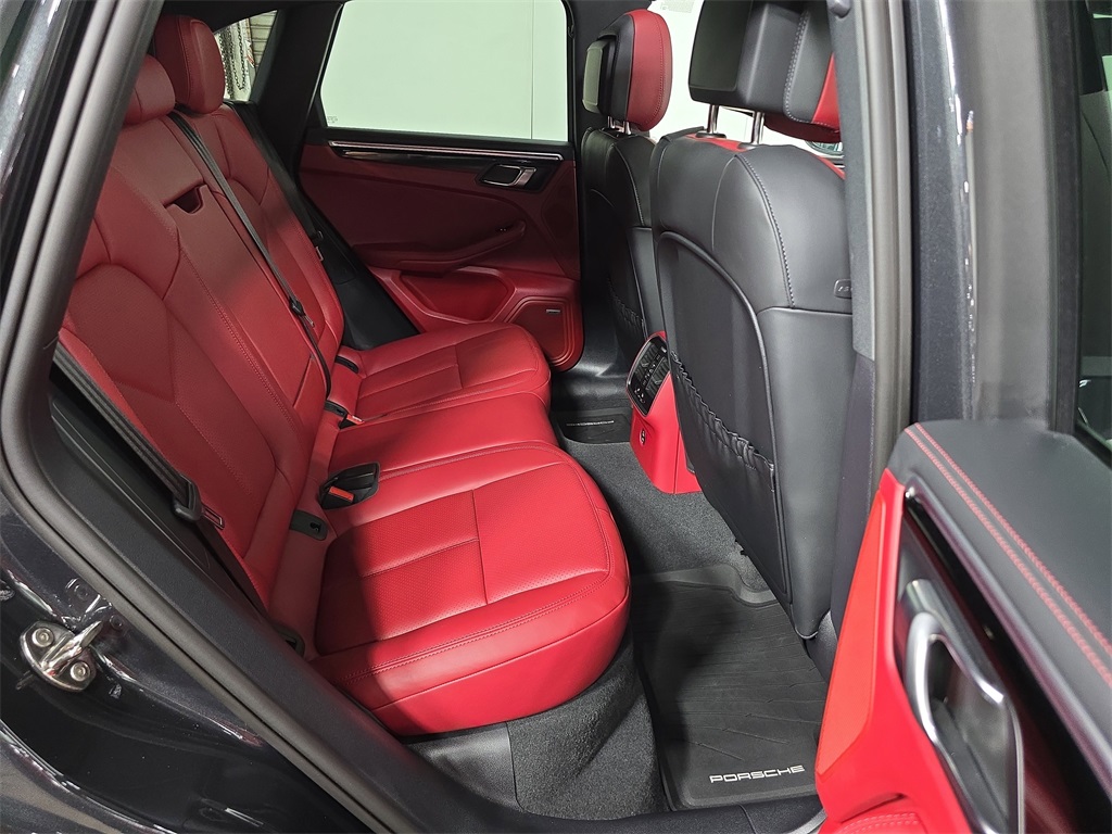 2023 Porsche Macan T photo 24