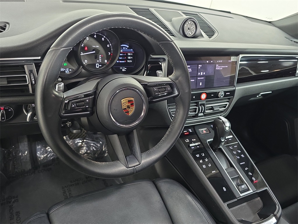 2023 Porsche Macan T photo 4