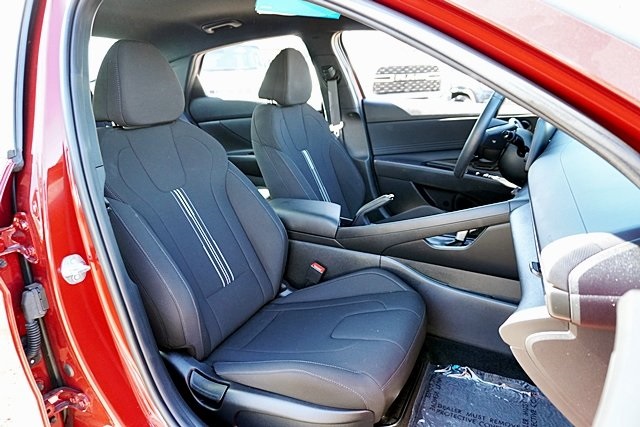 Used 2025 Red Hyundai SEL Sport image 11