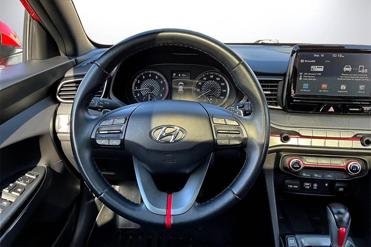 2019 Hyundai Veloster 2.0L Premium photo 10