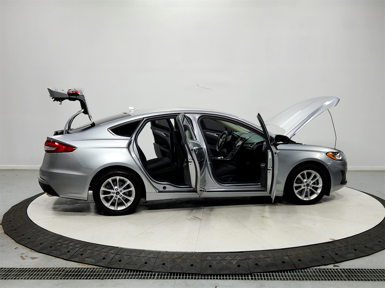 2020 Ford Fusion SE photo 16