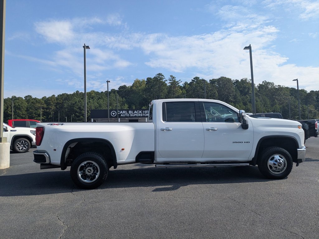 2022 Chevrolet Silverado 3500HD LTZ photo 2