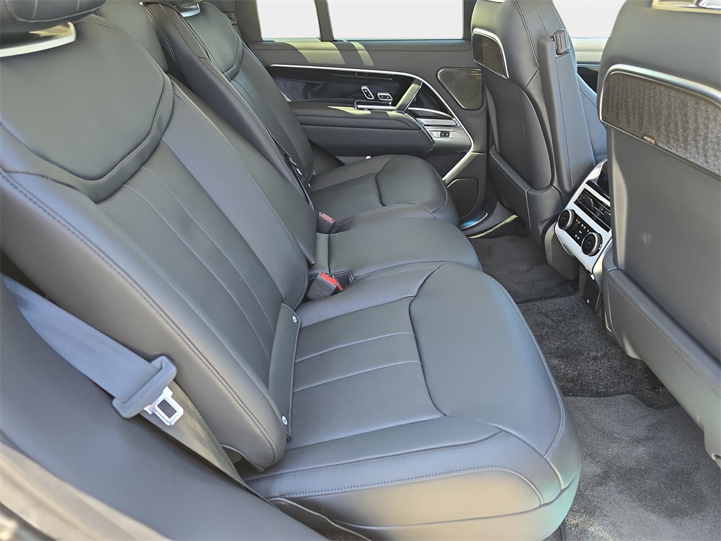 2025 Land Rover Range Rover Autobiography photo 11