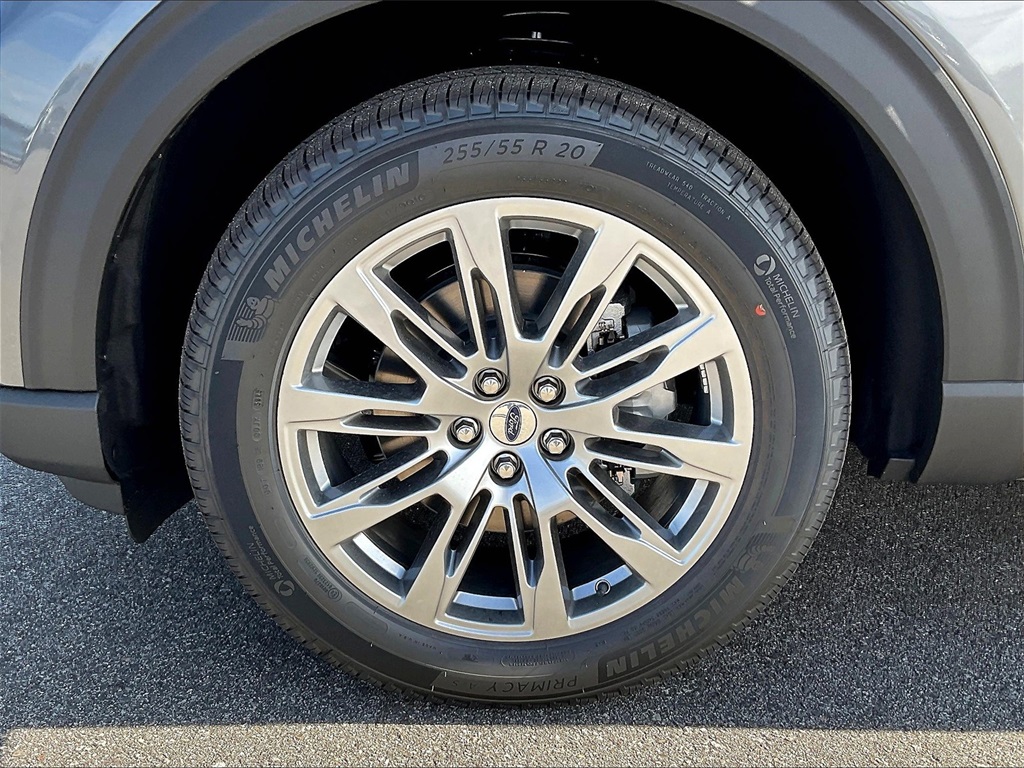 2025 Ford Explorer photo 7
