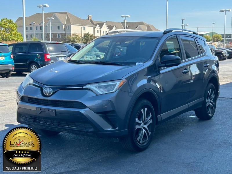 2017 Toyota RAV4 LE photo 4