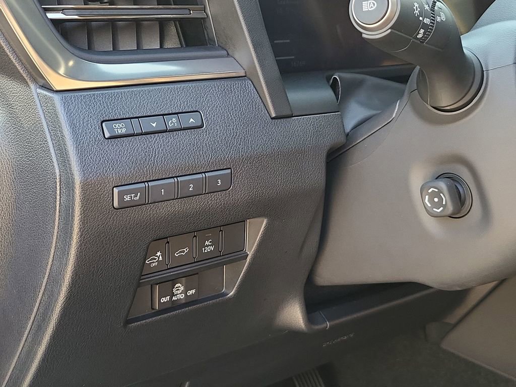 2024 Lexus GX 550 Luxury photo 18