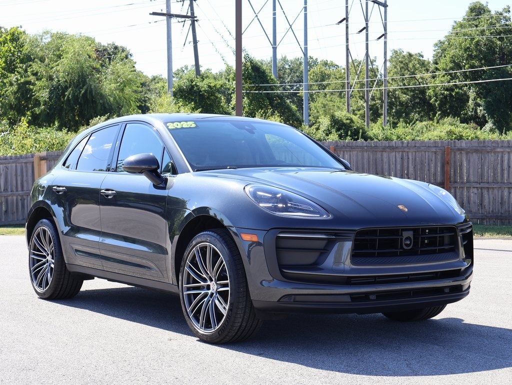 2025 Porsche Macan T photo 9