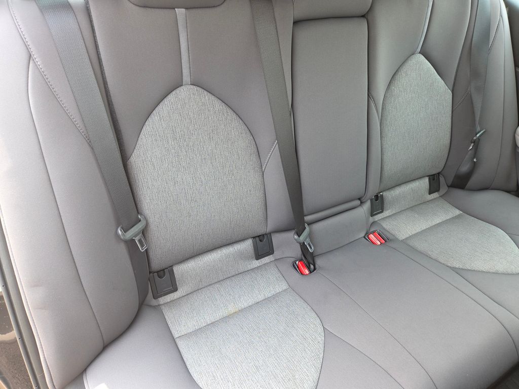 2023 Toyota Camry Hybrid LE photo 18