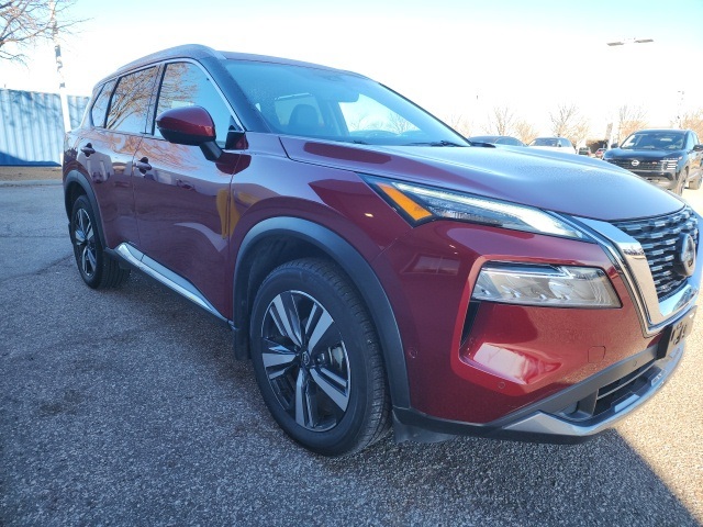 2023 Nissan Rogue SL's photo