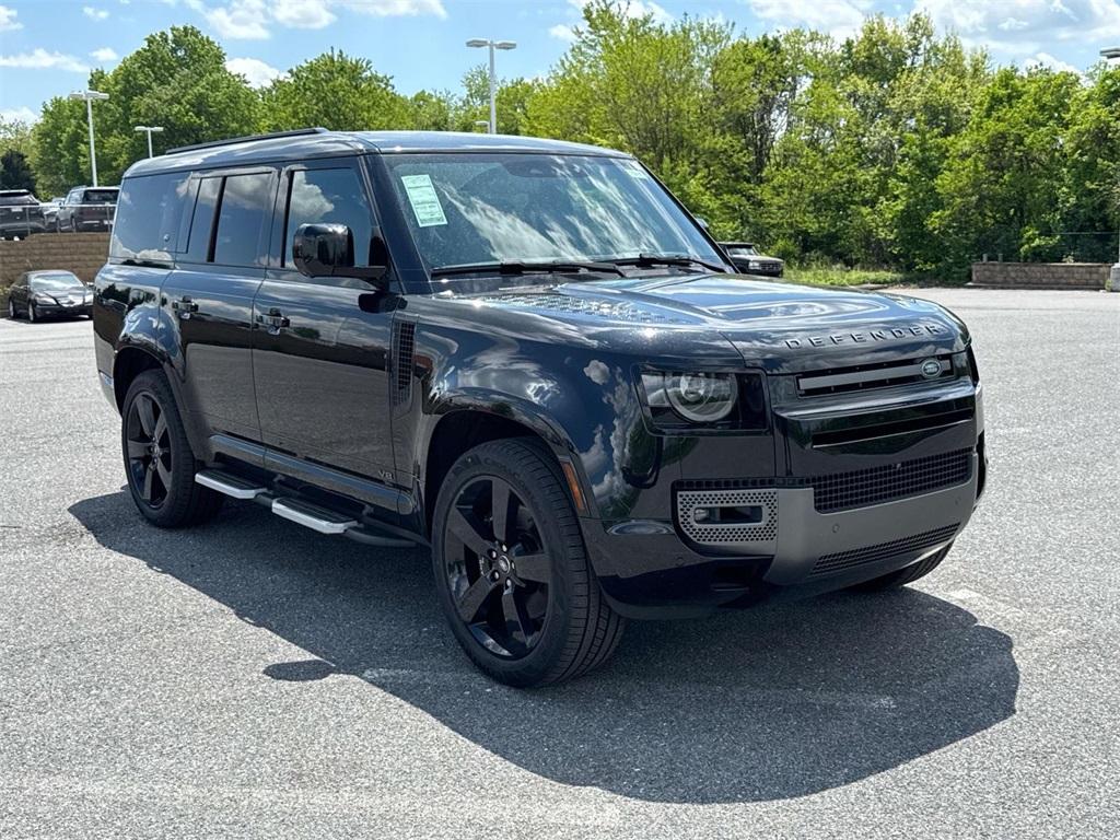 2024 Land Rover Defender V8 photo 9
