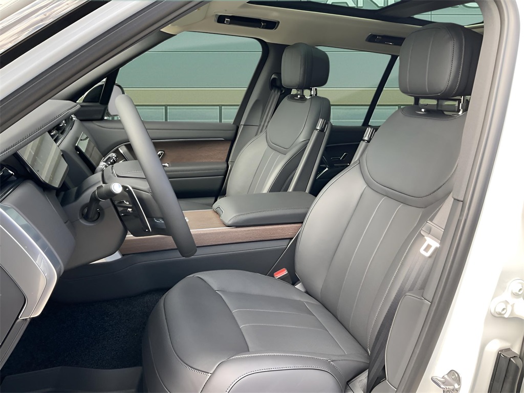 2025 Land Rover Range Rover SE photo 14