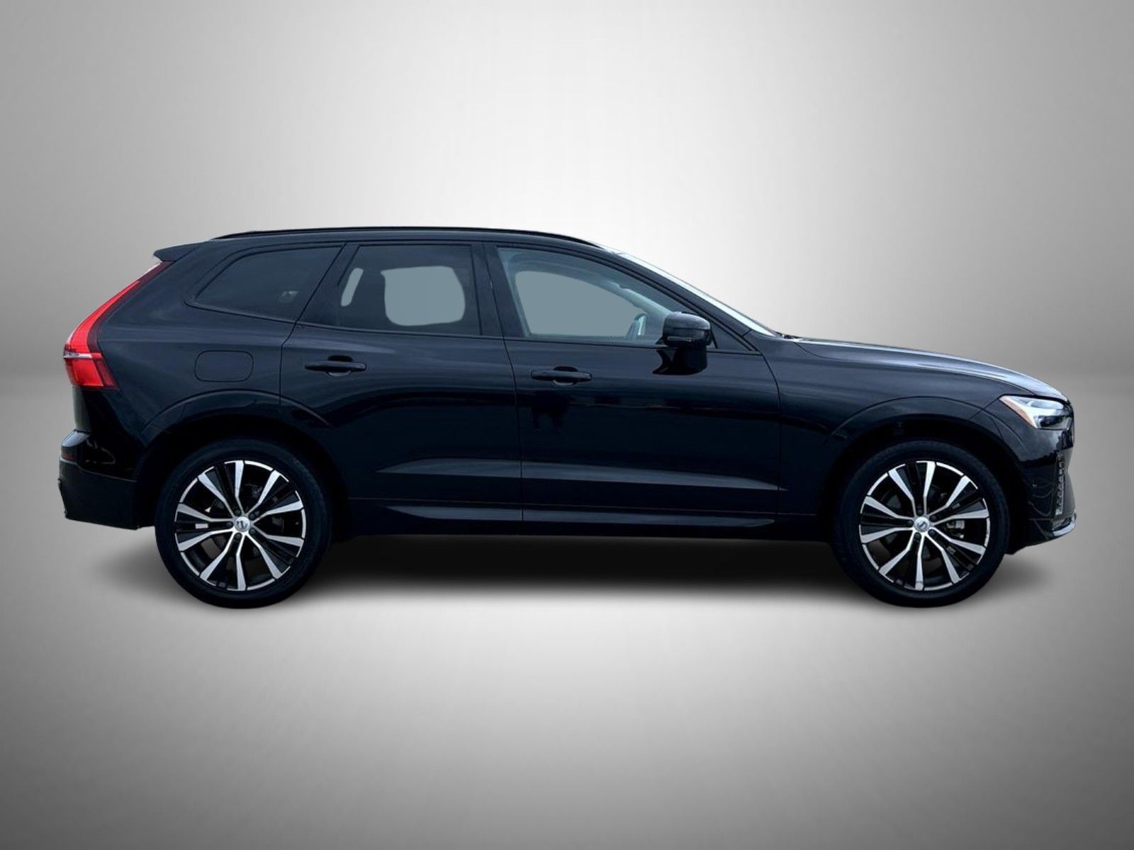 2024 Volvo XC60 B5 Plus photo 3