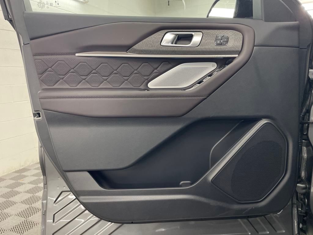 2025 Ford Explorer Platinum photo 11