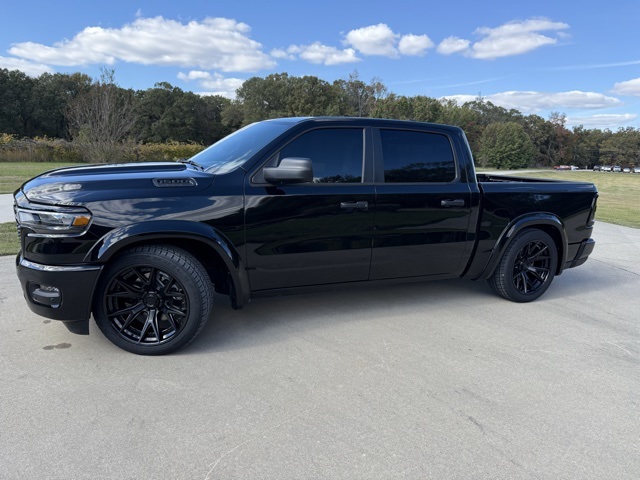 2025 Ram 1500 Tradesman photo 3