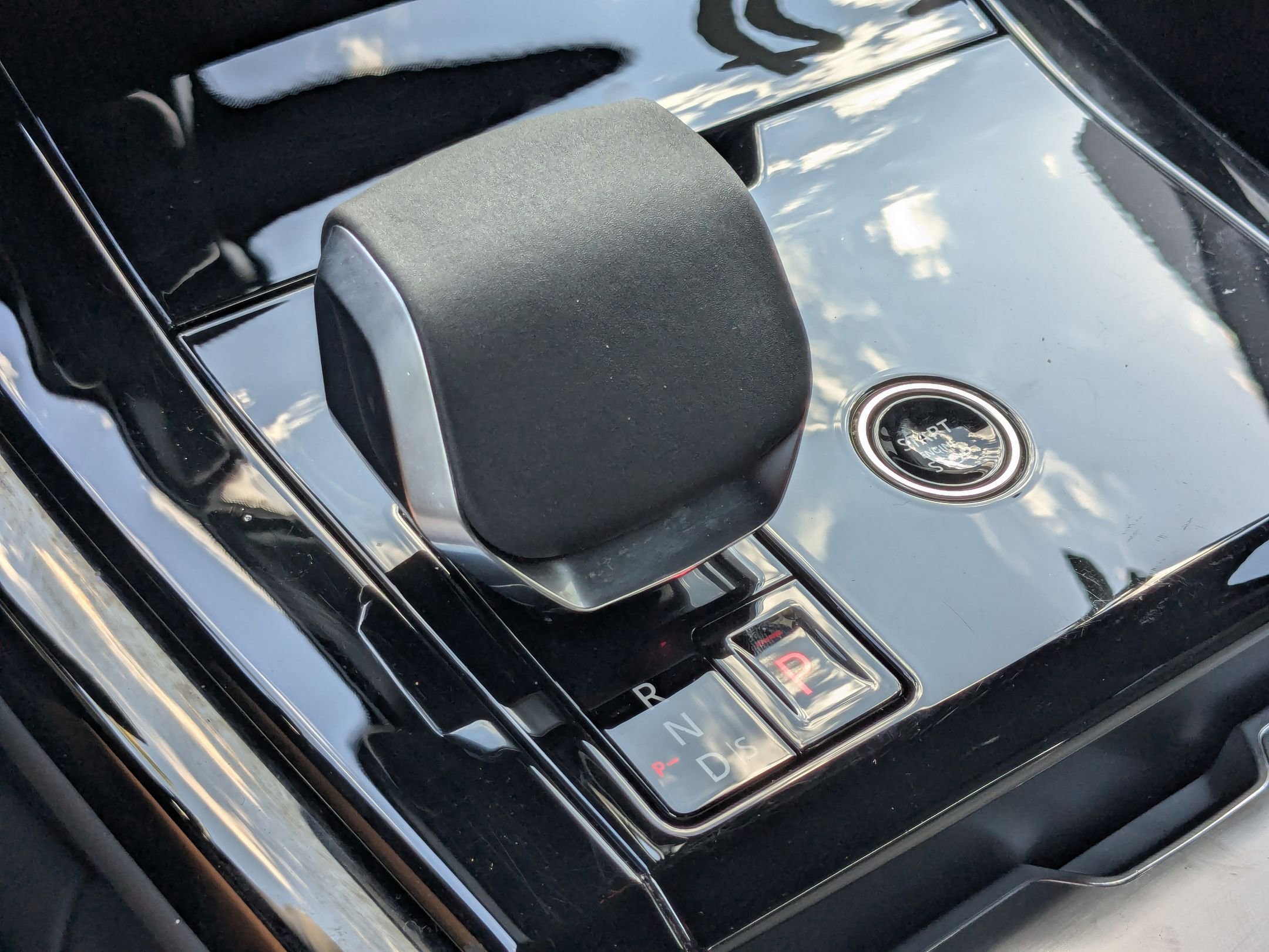 2024 Land Rover Range Rover Sport SE photo 12