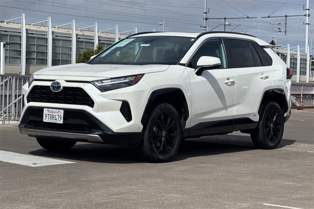 2022 Toyota RAV4 Hybrid SE photo 8