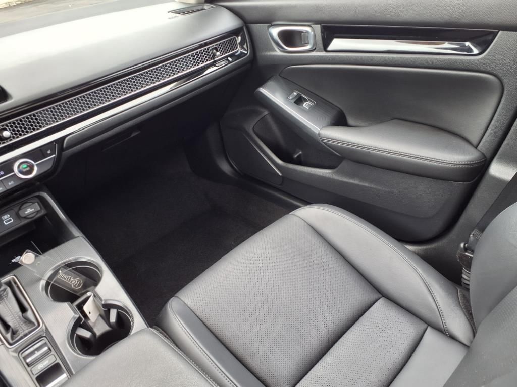 2023 Toyota RAV4 LE photo 16