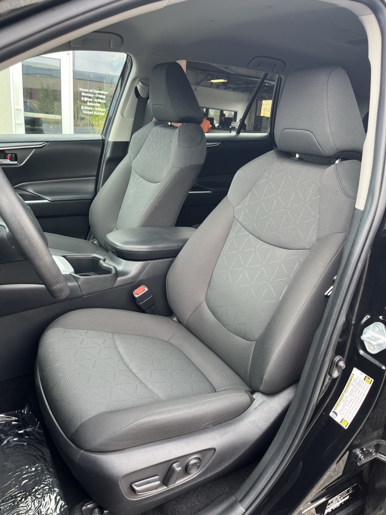 2024 Toyota RAV4 XLE photo 10