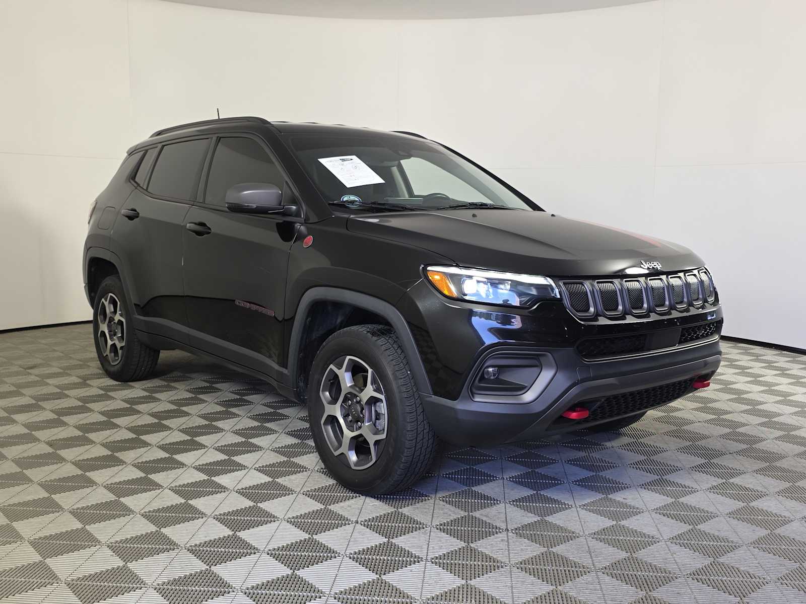 2022 Jeep Compass Trailhawk's photo