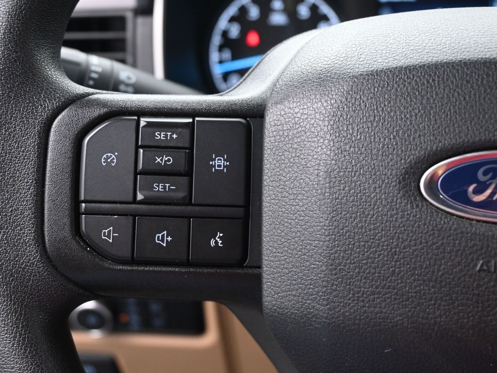 2023 Ford F-150 XLT photo 3