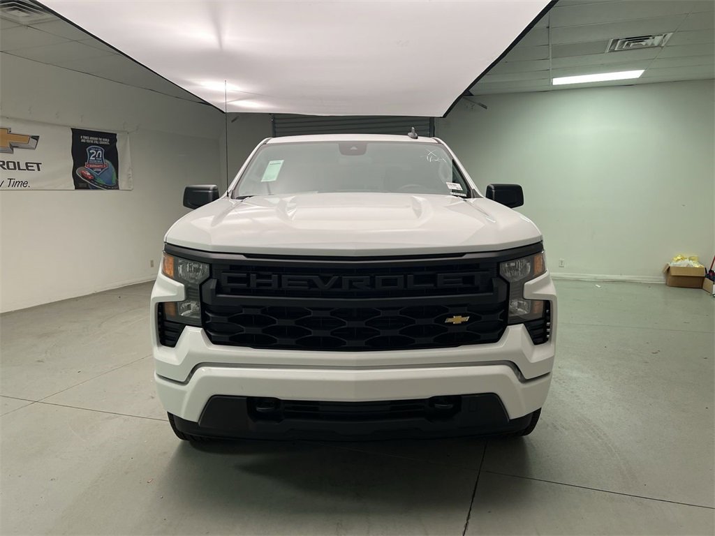 2025 Chevrolet Silverado 1500 Custom photo 3
