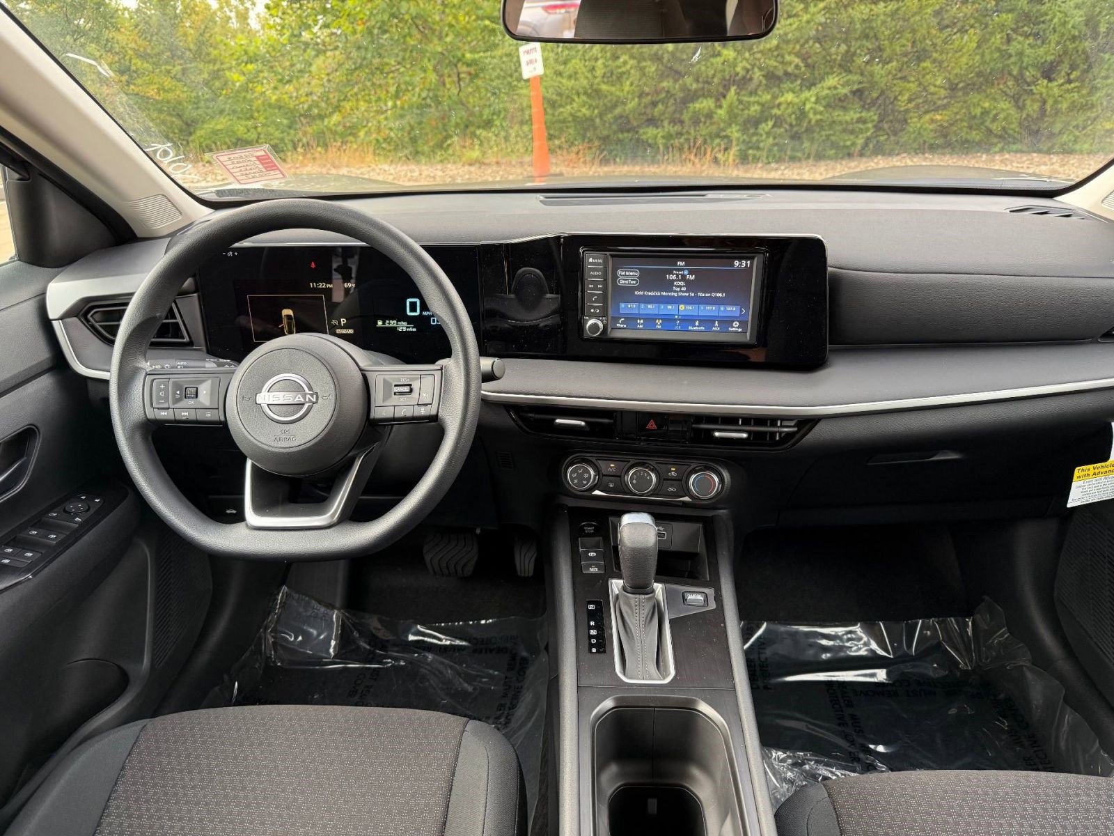 2026 Nissan Kicks SR photo 4