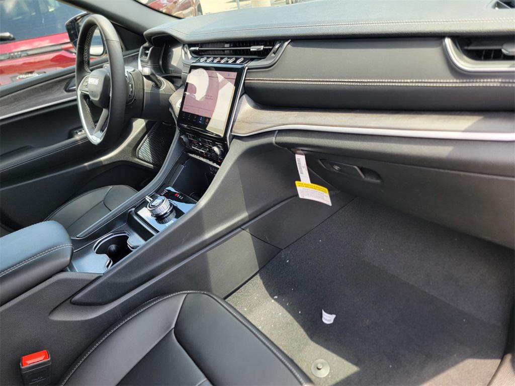 2025 Jeep Grand Cherokee Limited photo 11