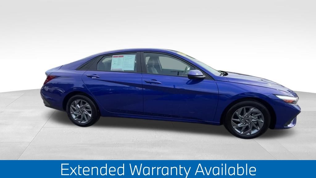 2024 Hyundai Elantra SEL photo 3