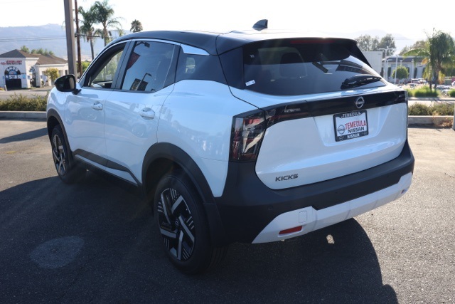 2025 Nissan Kicks SV photo 4