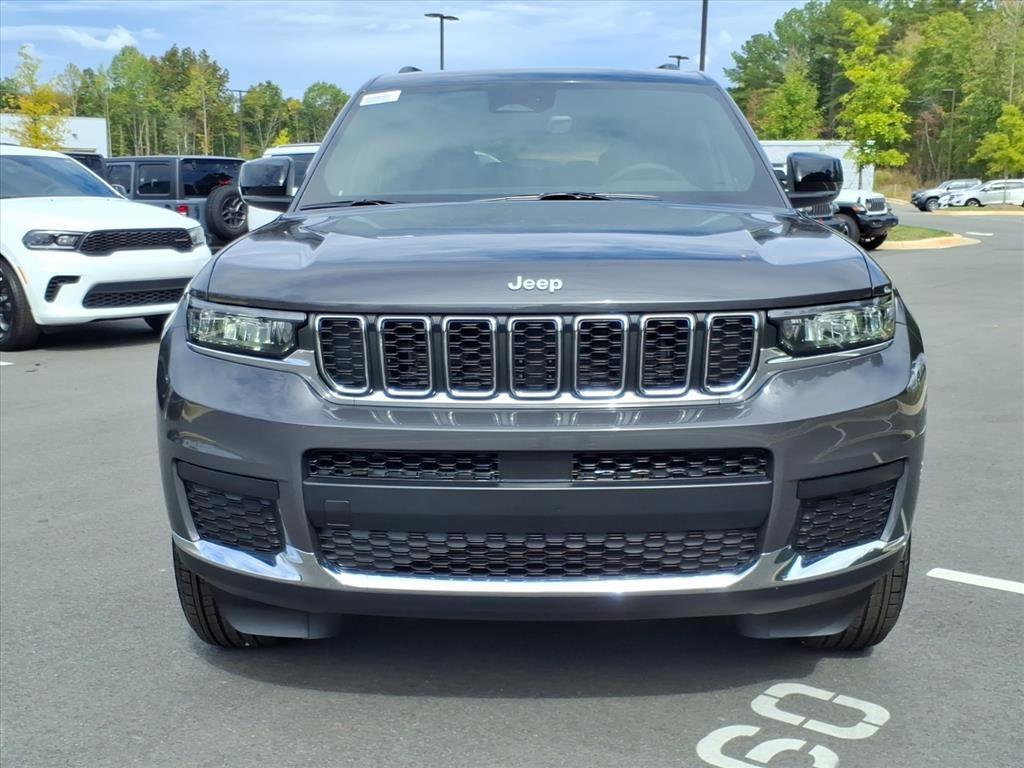 2025 Jeep Grand Cherokee Laredo X photo 2