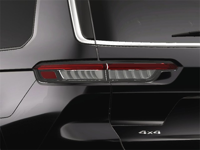 2025 Jeep Grand Cherokee Laredo photo 12