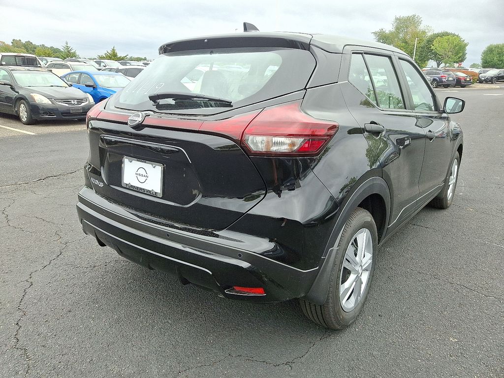 2025 Nissan Kicks Play S photo 4