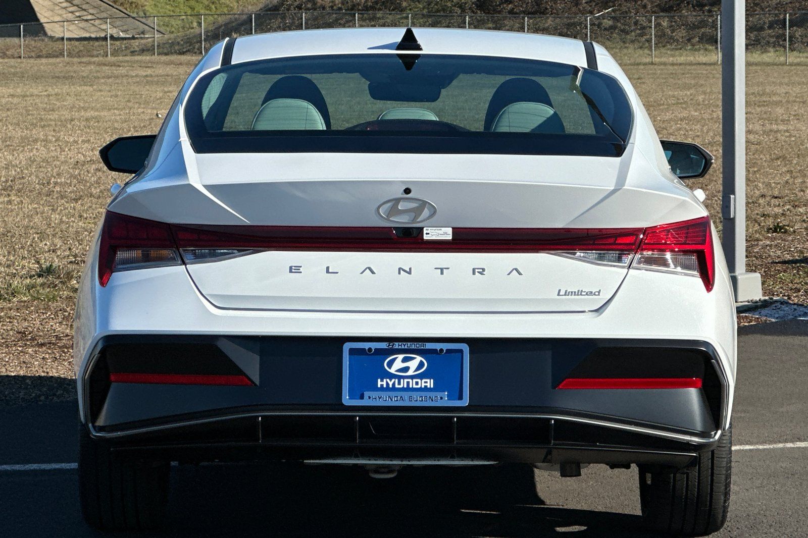 2025 Hyundai Elantra Limited photo 4