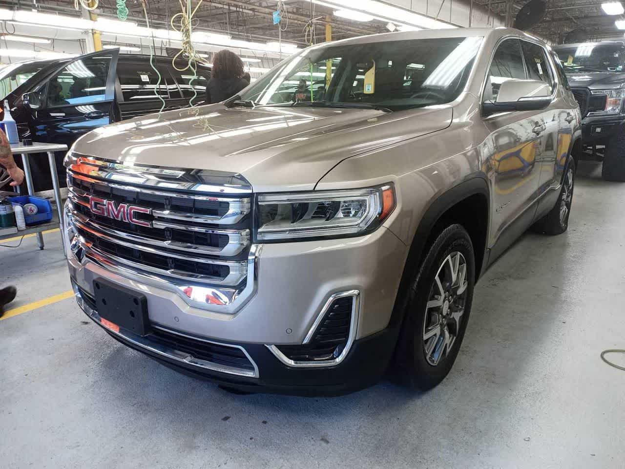 2022 Gmc Acadia SLE photo 2