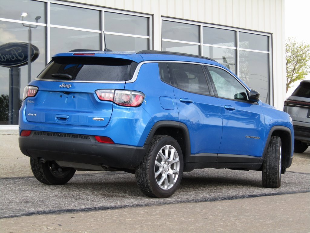 2024 Jeep Compass Latitude Lux photo 3