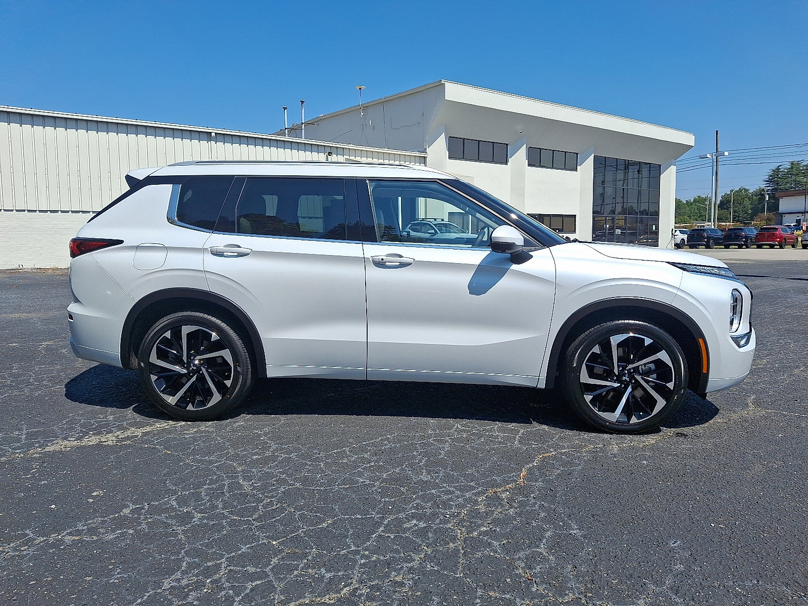 2023 Mitsubishi Outlander SEL photo 6