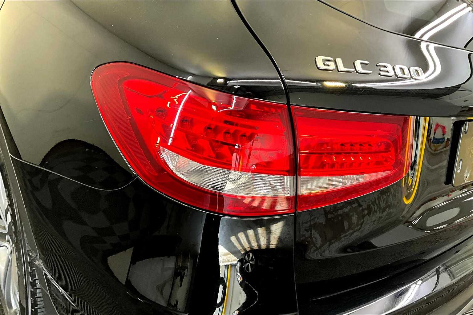 2019 Mercedes Benz GLC 300 4MATIC photo 24