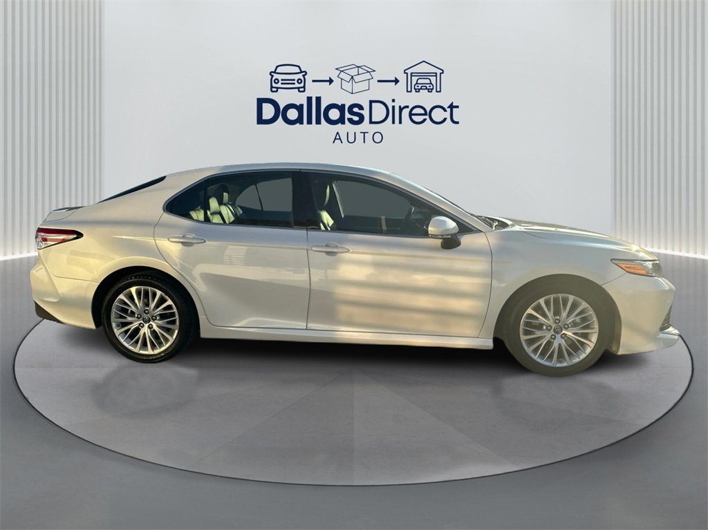 2018 Toyota Camry XLE photo 4