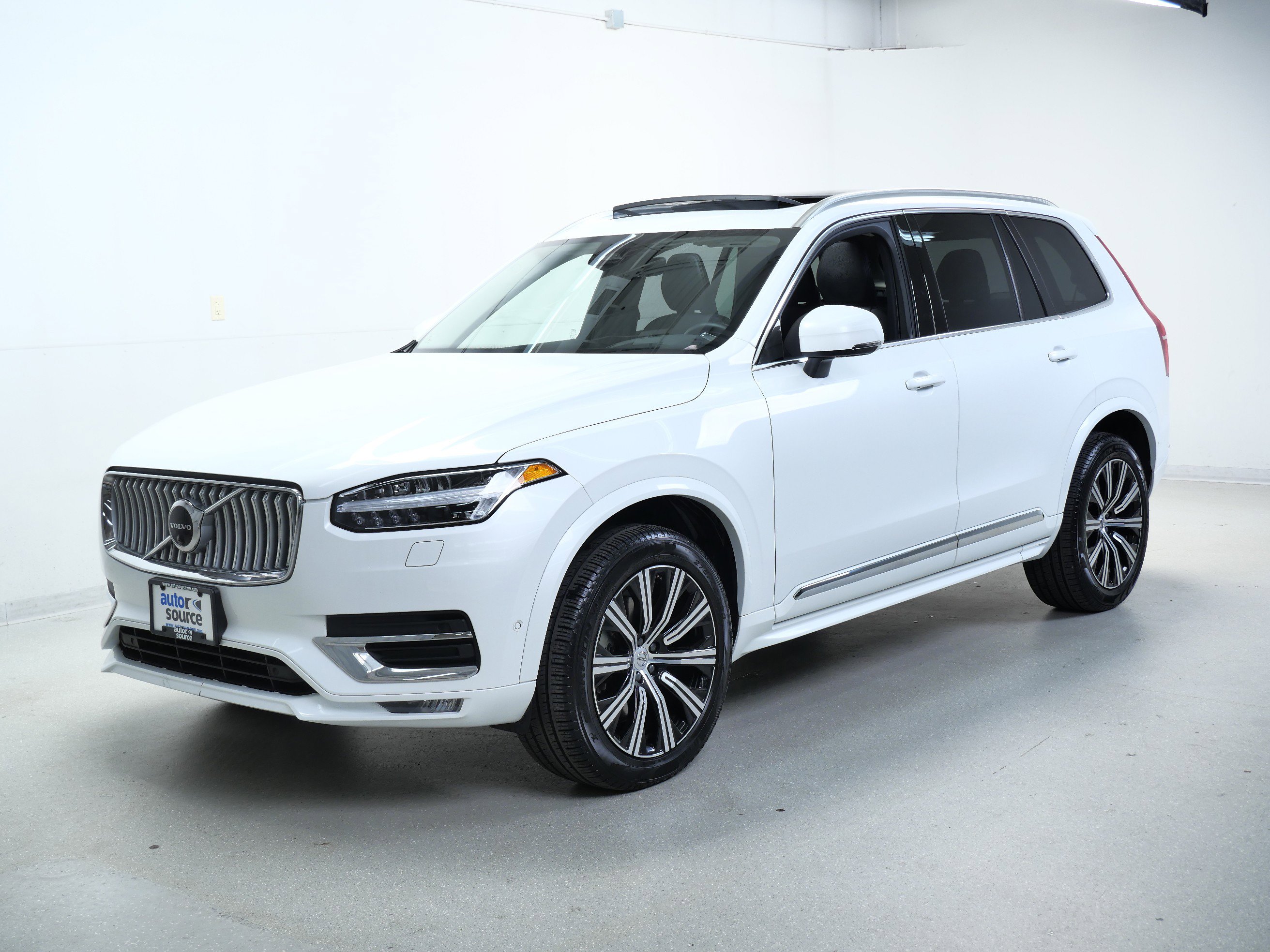 2025 Volvo XC90 Plus photo 8