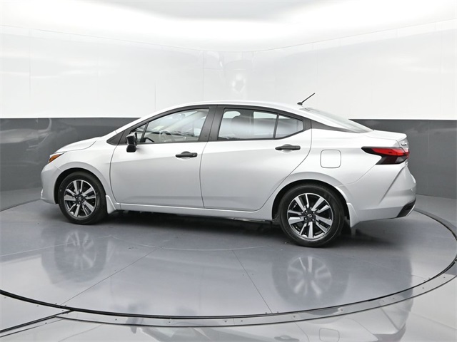 2025 Nissan Versa 1.6 S photo 3