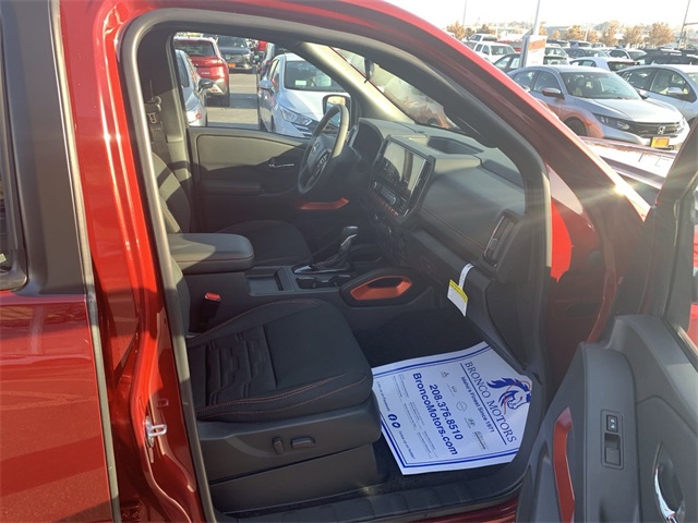 2025 Nissan Frontier PRO-4X photo 9