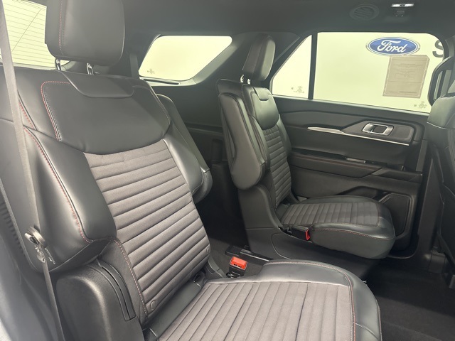 2025 Ford Explorer ST-Line photo 25
