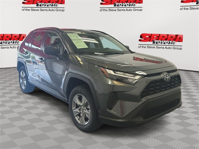 2025 Toyota RAV4 LE's photo