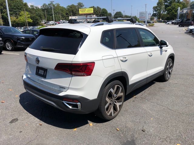 2022 Volkswagen Taos SEL photo 2
