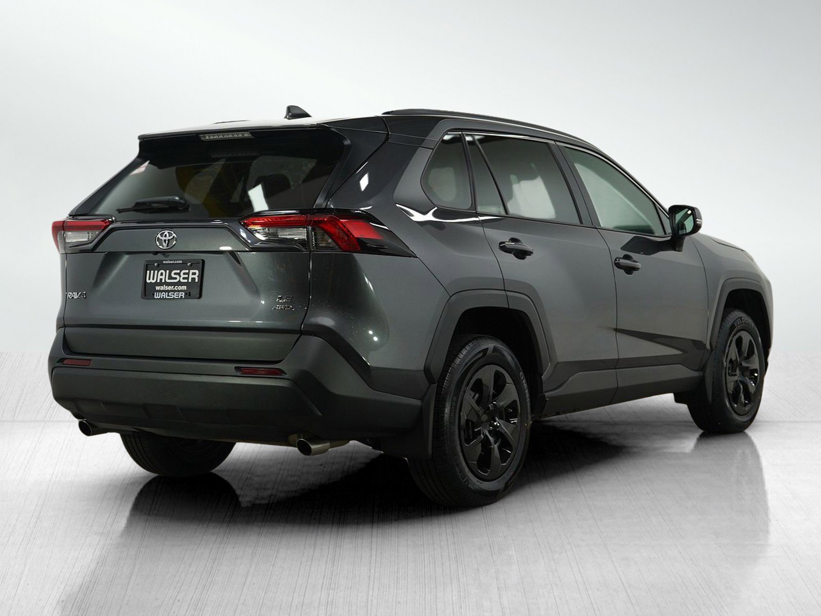 2021 Toyota RAV4 LE photo 4
