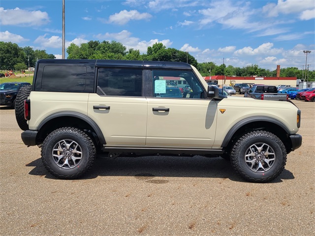 2025 Ford Bronco Badlands photo 3