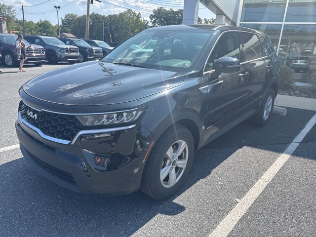 2022 Kia Sorento LX photo 2