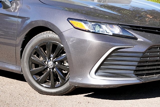 2023 Toyota Camry LE photo 3