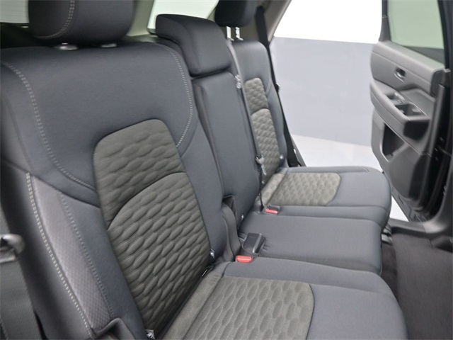 2025 Nissan Pathfinder S photo 26